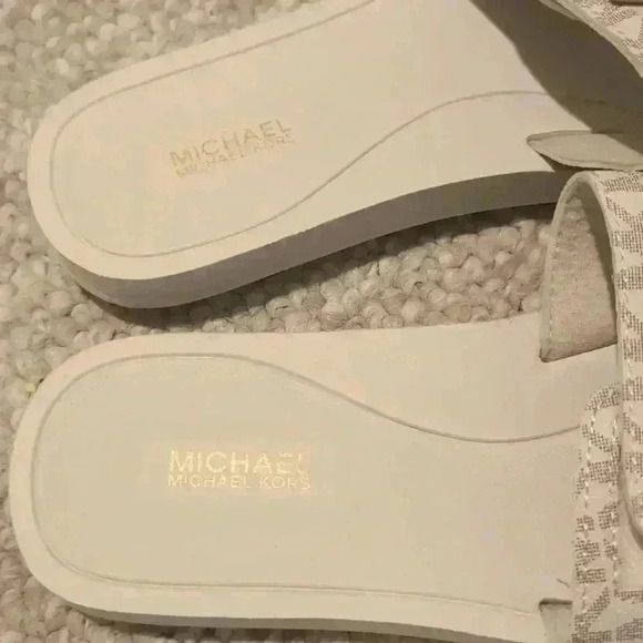 New Michael Kors flip flops - Picture 3 of 9